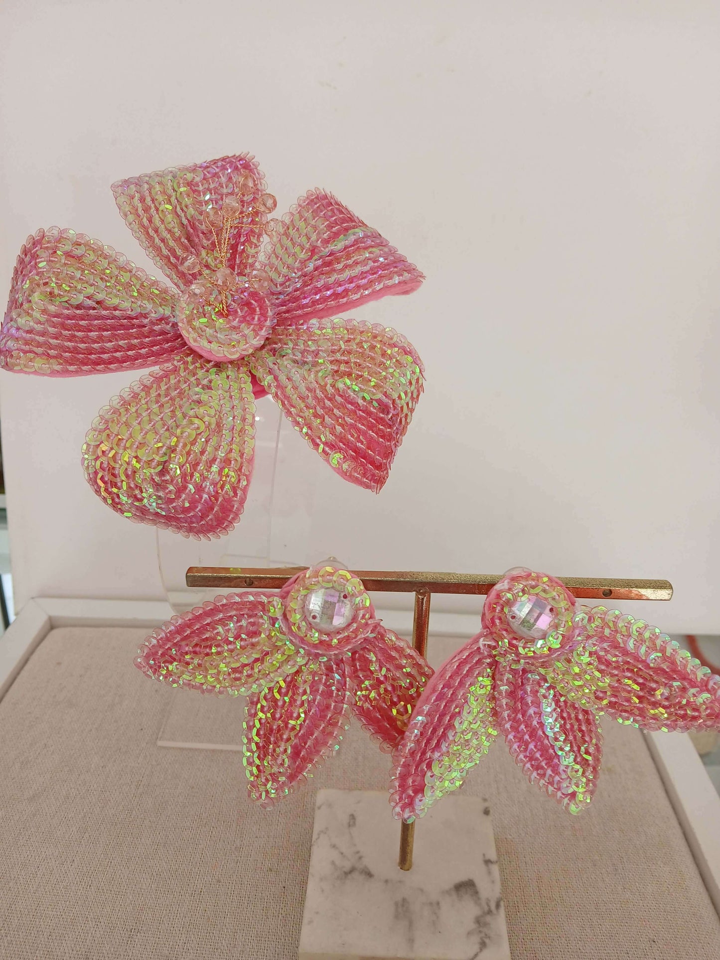 Gancho para el cabello y aretes: ¡Brilla, Reina! El Combo Carnavalero que te Hace Deslumbrar