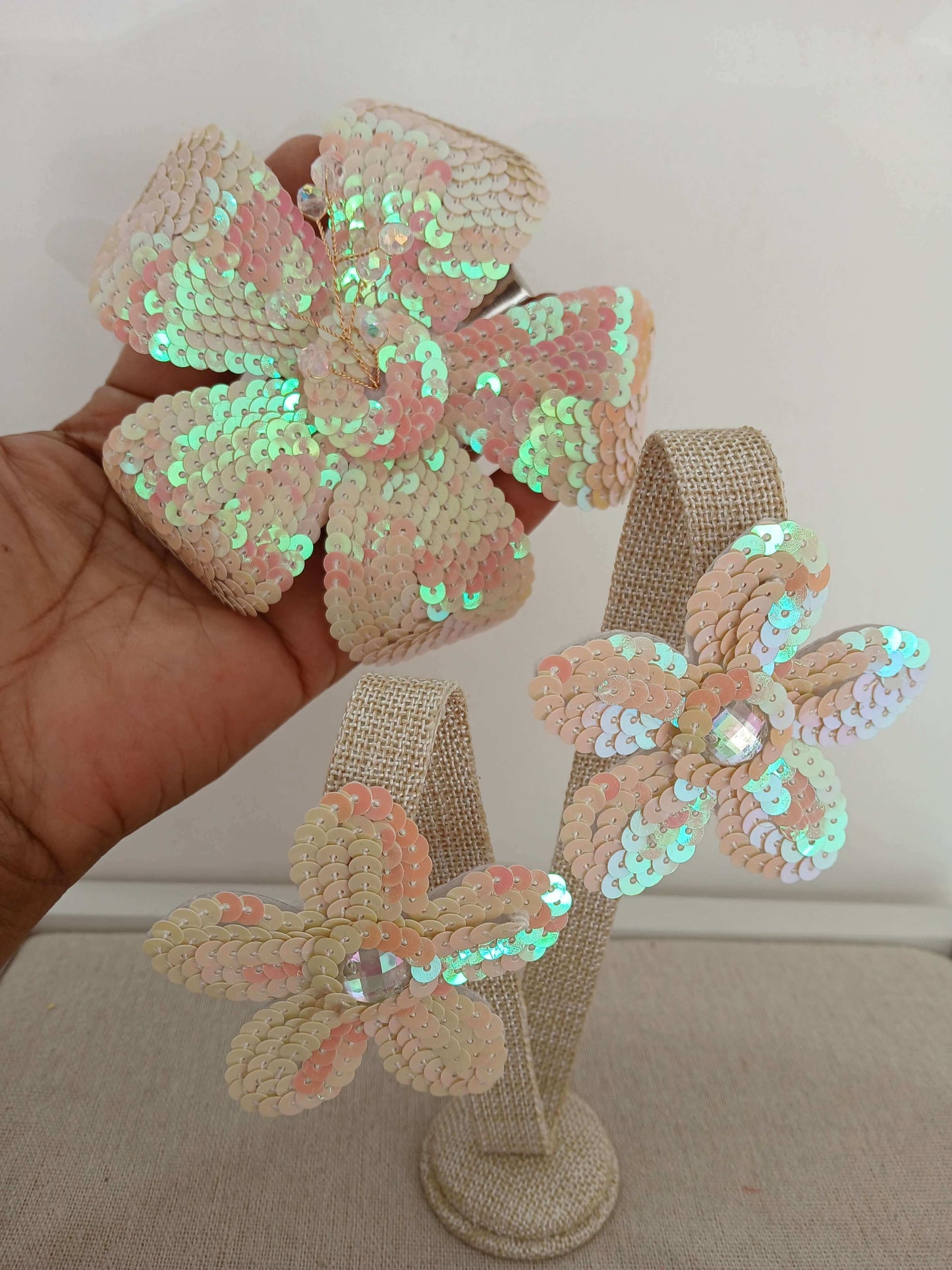Gancho para el cabello y aretes: ¡Brilla, Reina! El Combo Carnavalero que te Hace Deslumbrar