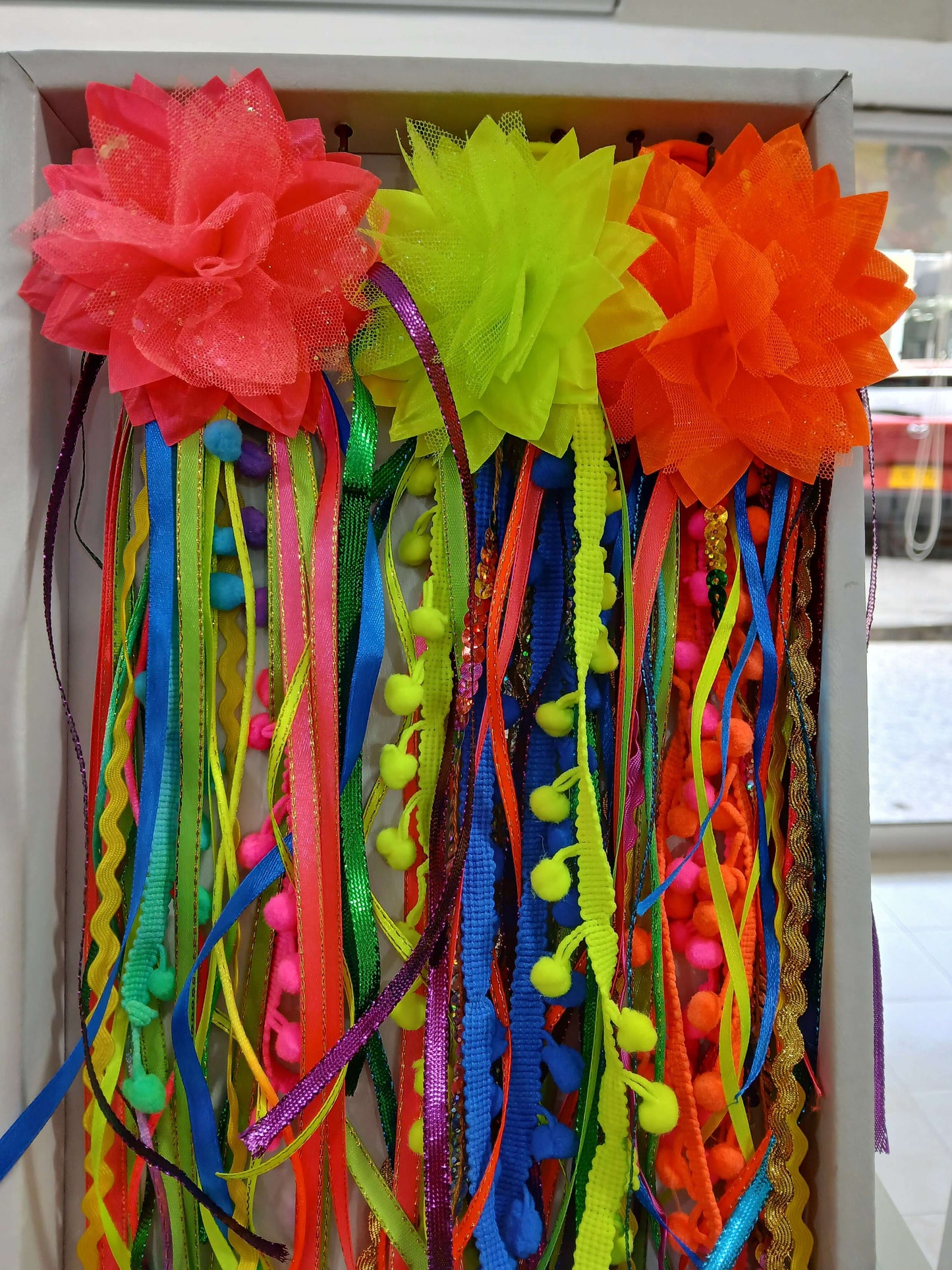 La moña: El Detalle que Marca la Diferencia en tu Pinta Carnavalera