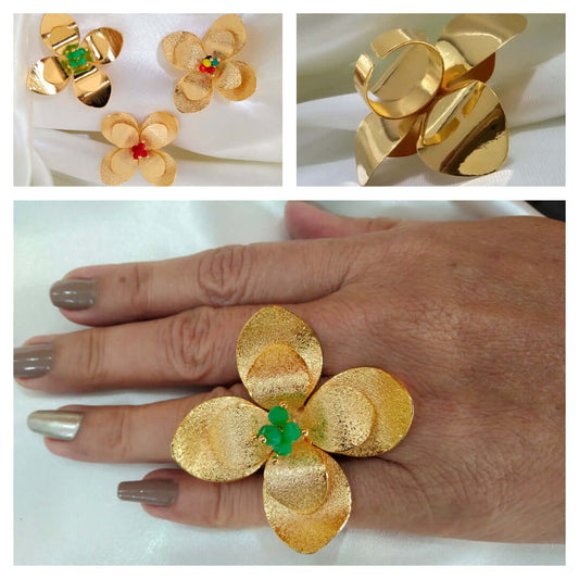 Anillo para damas flor de cuatro pétalos de bronce con acabado en oro de 24k - Una Joya Única y Duradera