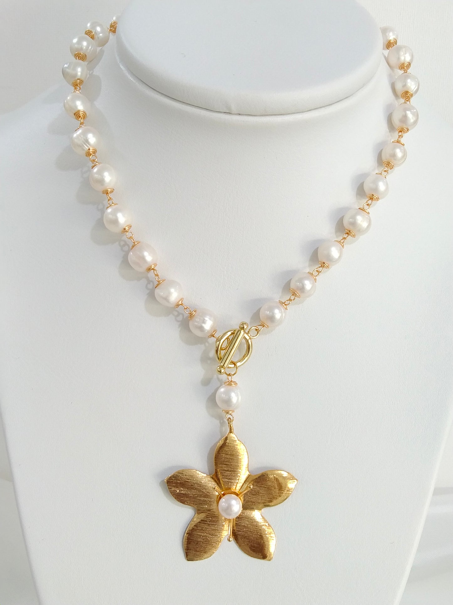 Ladies shell pearl necklace with 24K gold plated flower pendant