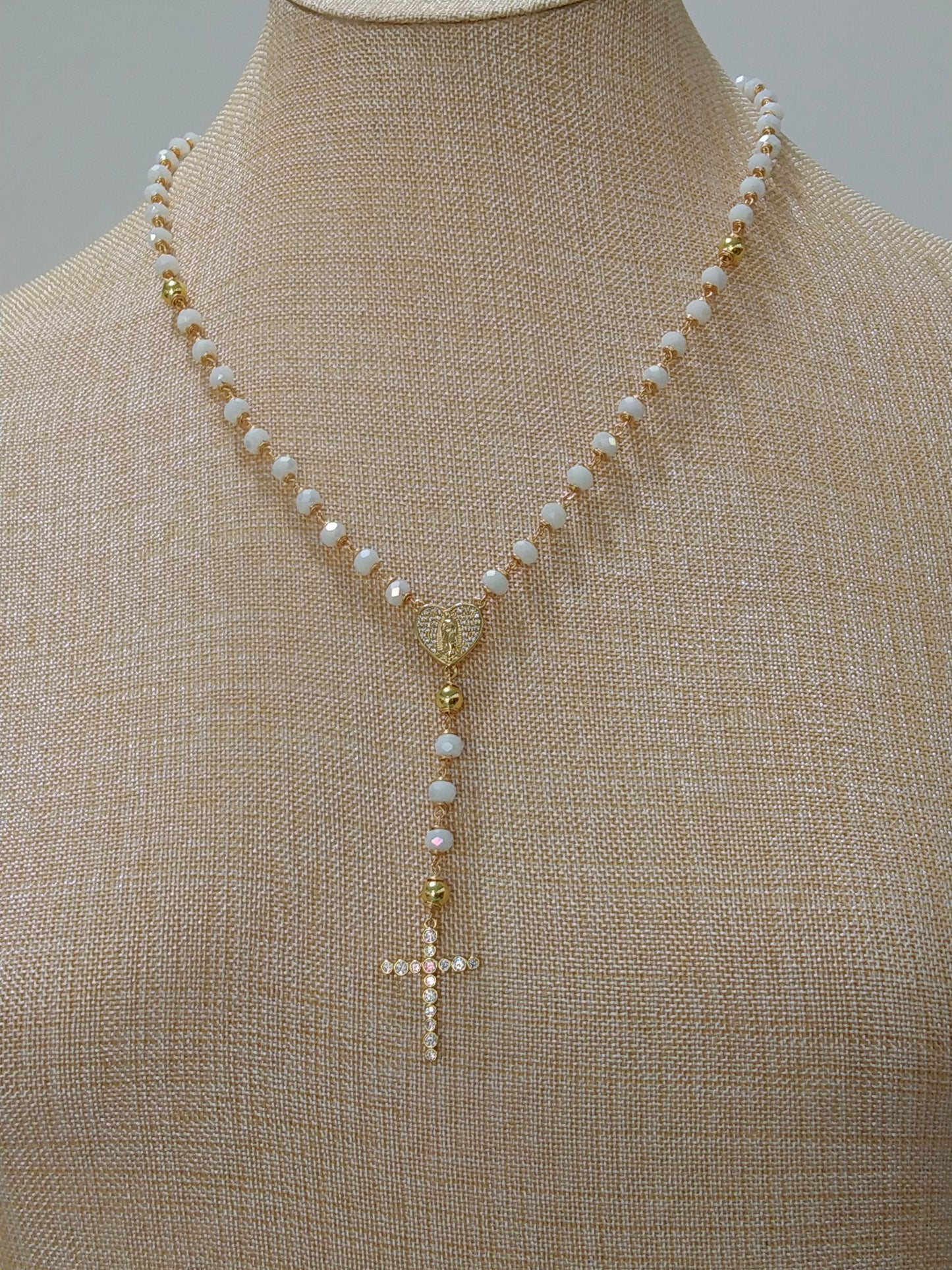 Rosario de cristales con corazón de la Virgen de Guadalupe - Un regalo lleno de amor y fe