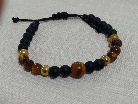 Onyx and tiger's eye bracelet for men: Strength and style in one piece