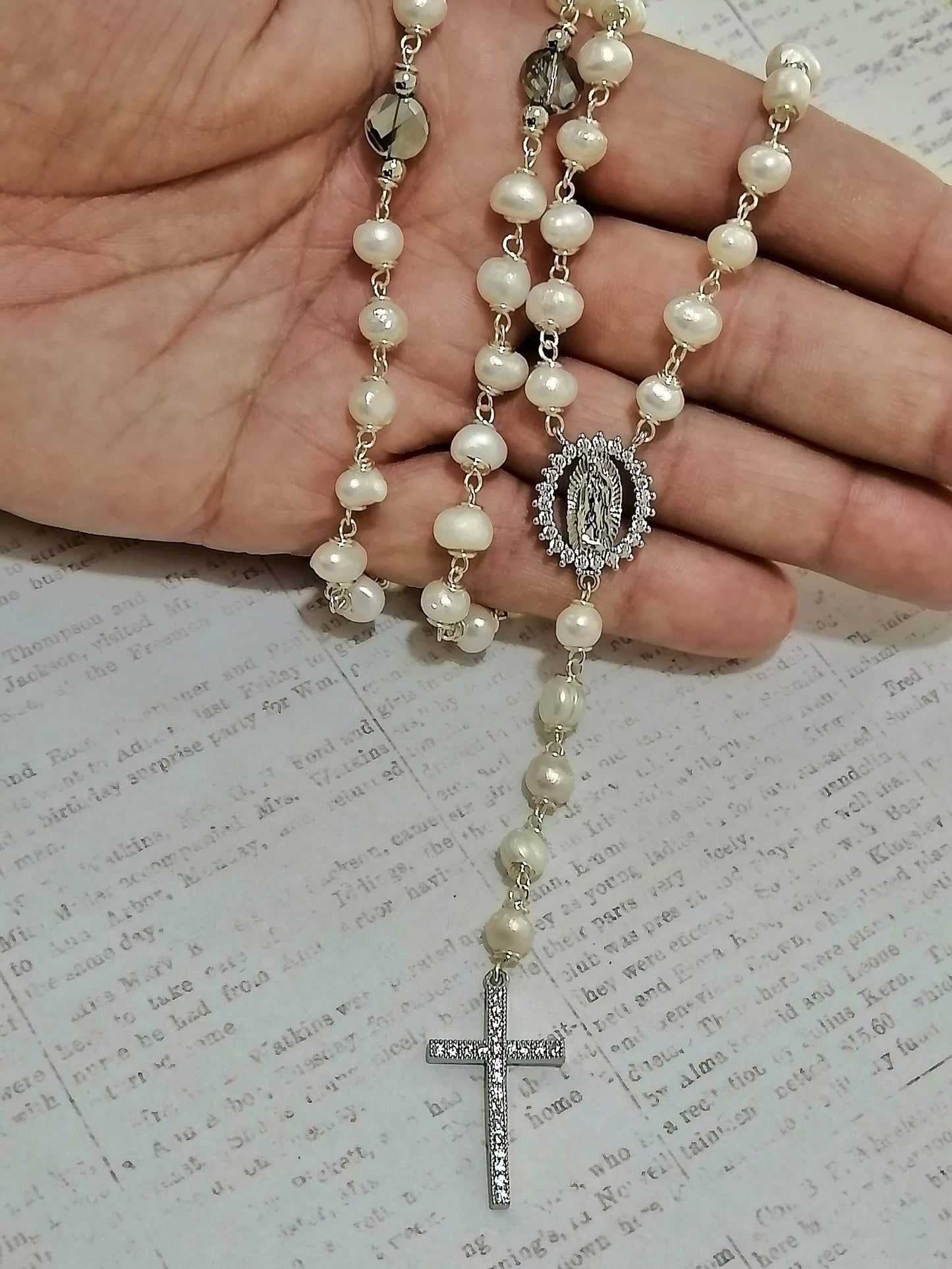 Rosario de Perlas Naturales con Virgen de Guadalupe y San Benito