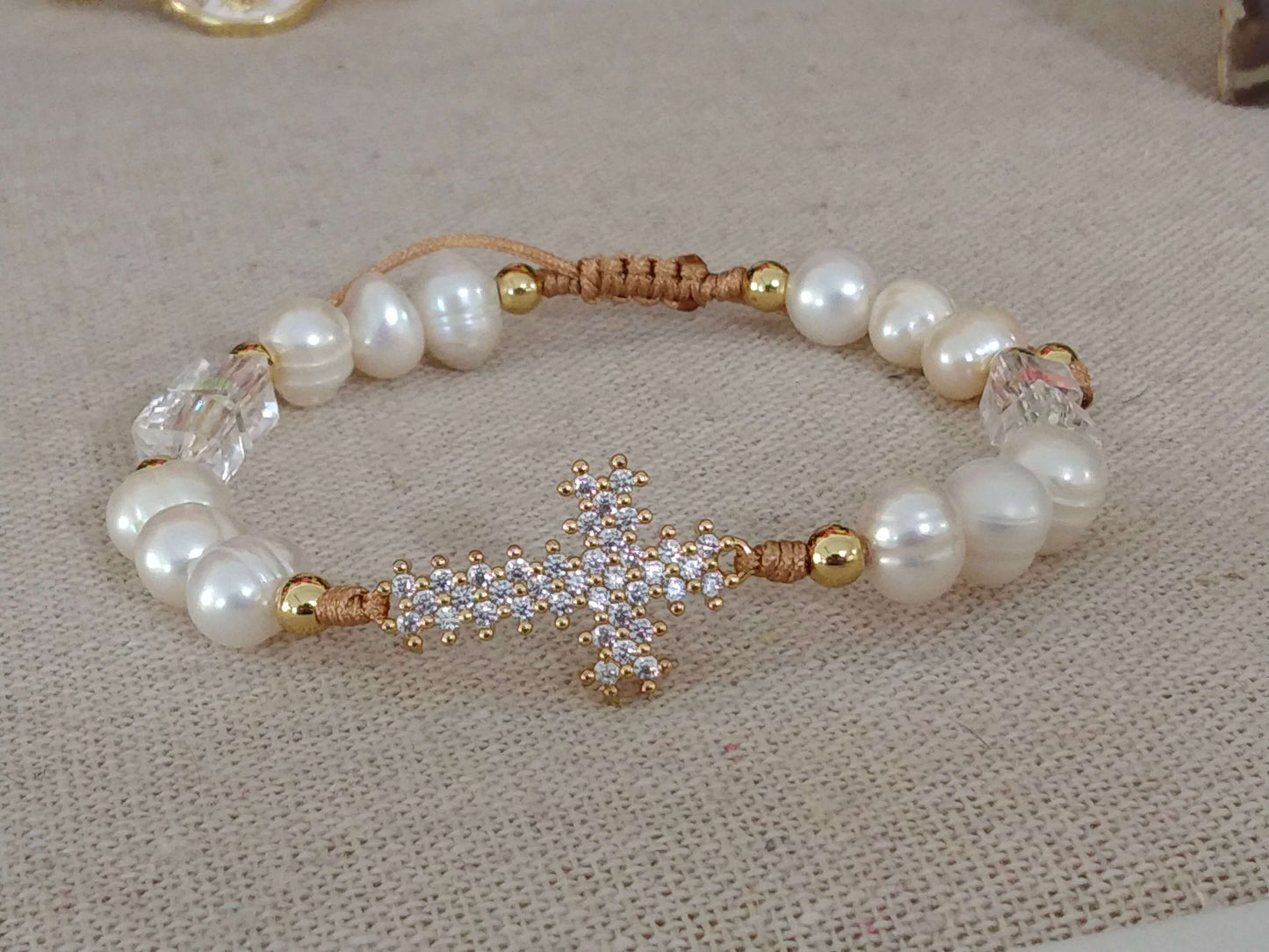 Ladies pearl and crystal bracelet with rhodium cross and zircon crystals: a unique and special piece of jewellery