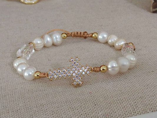 Ladies pearl and crystal bracelet with rhodium cross and zircon crystals: a unique and special piece of jewellery
