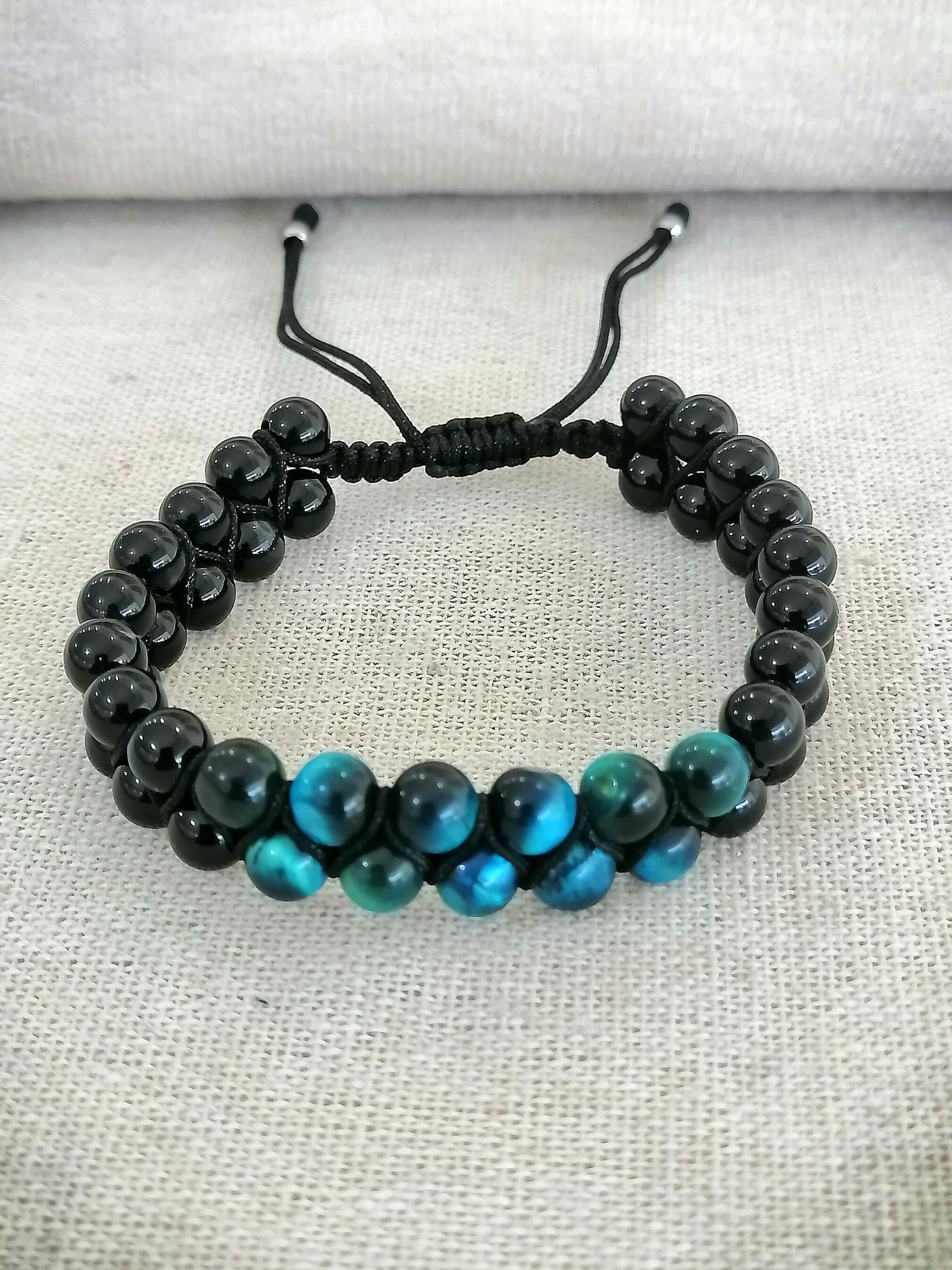 Men's bracelets made of natural stones: Style and Protection in Harmony