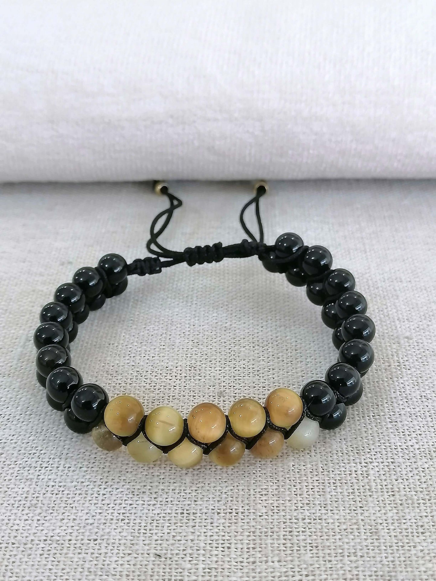 Men's bracelets made of natural stones: Style and Protection in Harmony