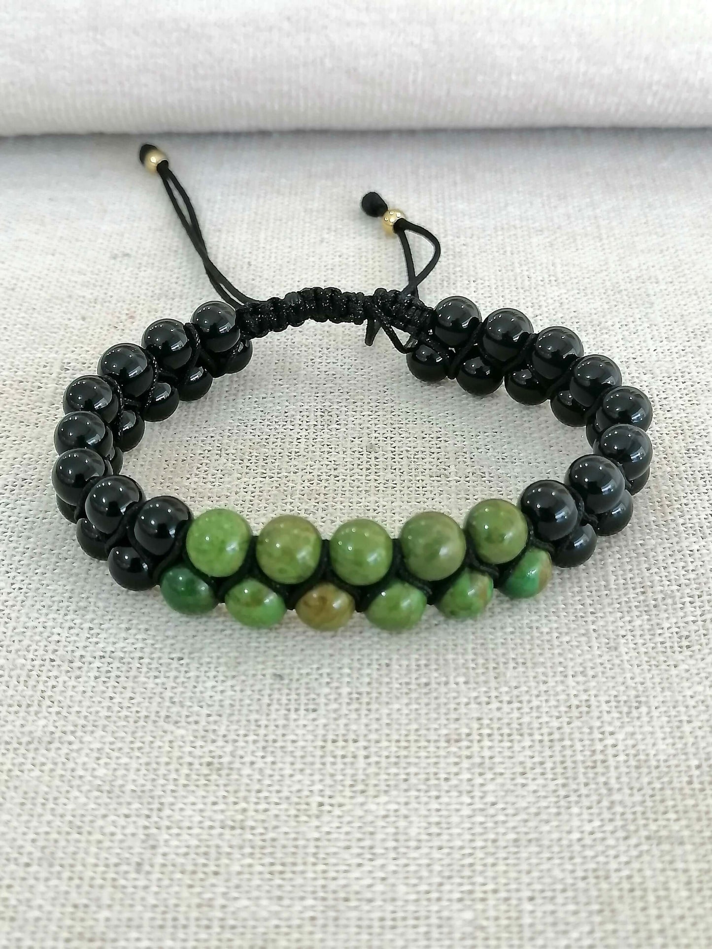 Men's bracelets made of natural stones: Style and Protection in Harmony