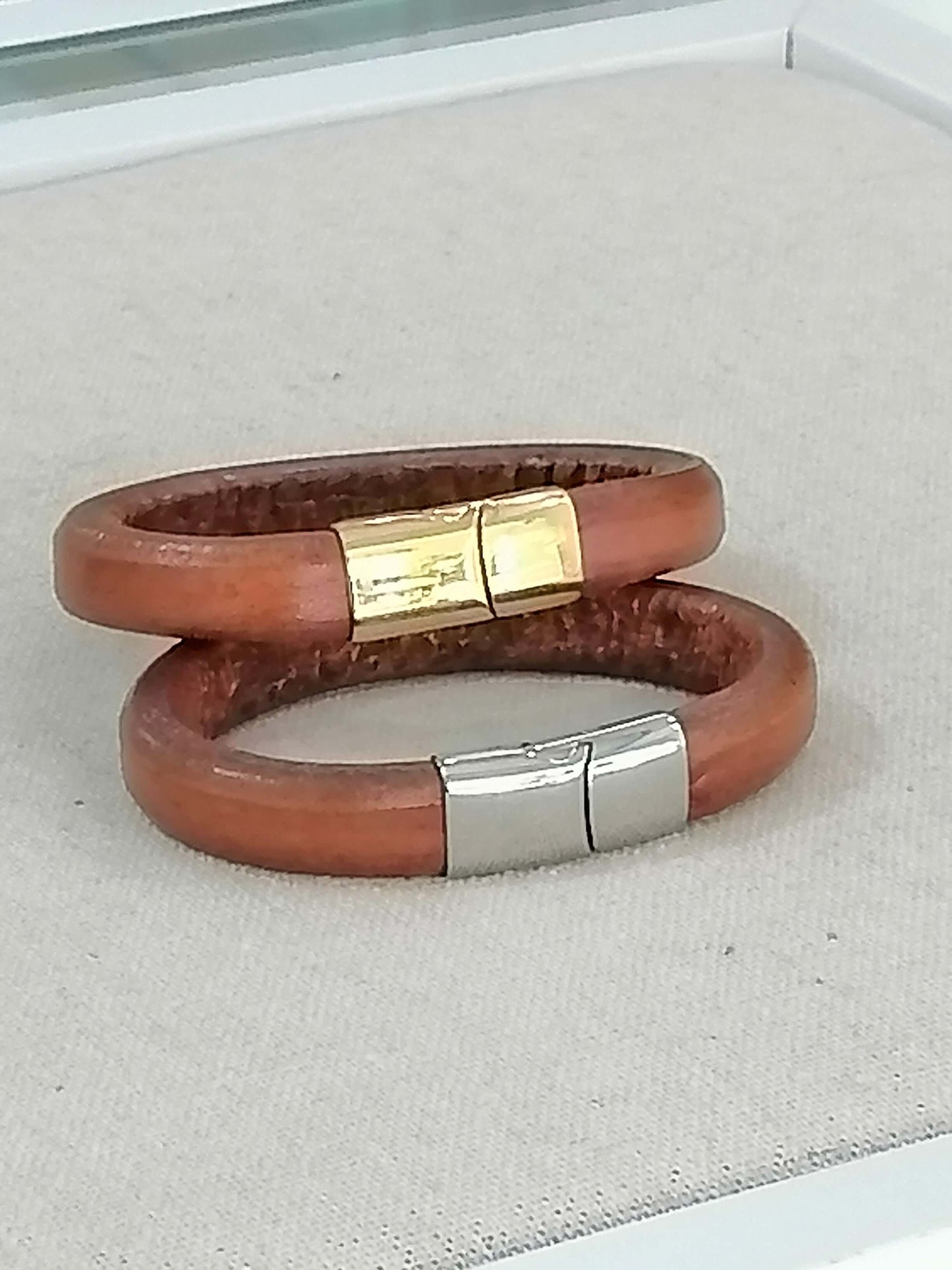 Pulsera para Hombres de Cuero Regaliz : Un Acompañante Versátil para Cualquier Ocasión