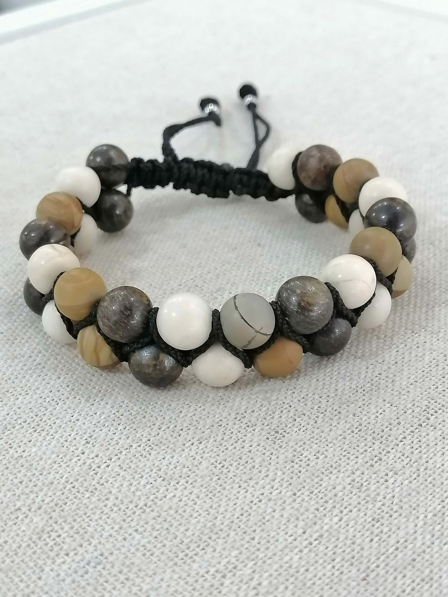 Men's bracelets made of natural stones: Style and Protection in Harmony