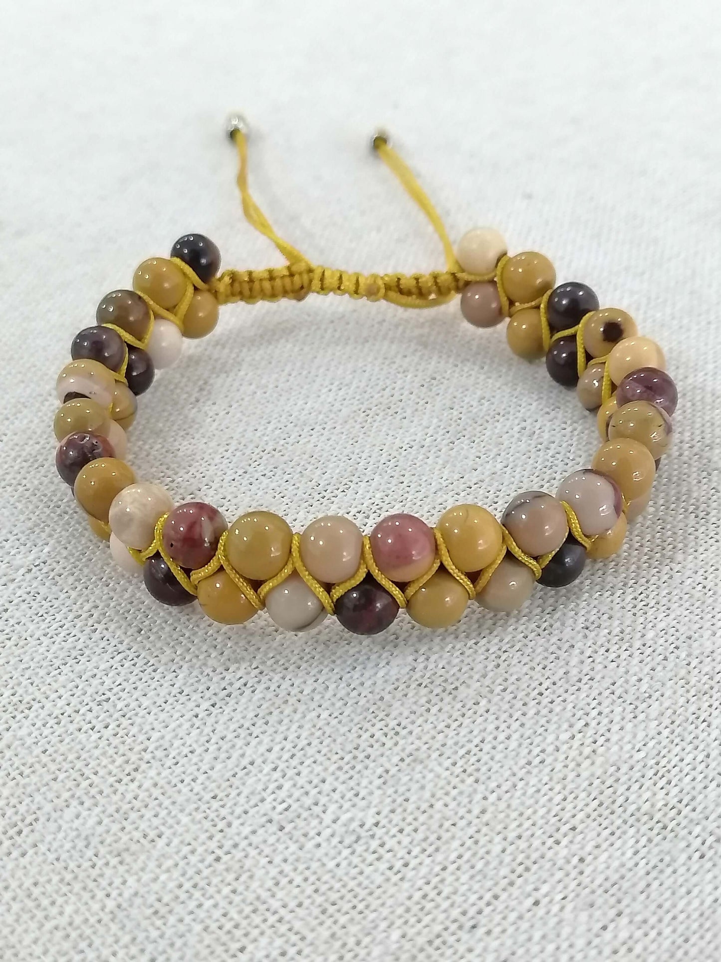 Men's bracelets made of natural stones: Style and Protection in Harmony