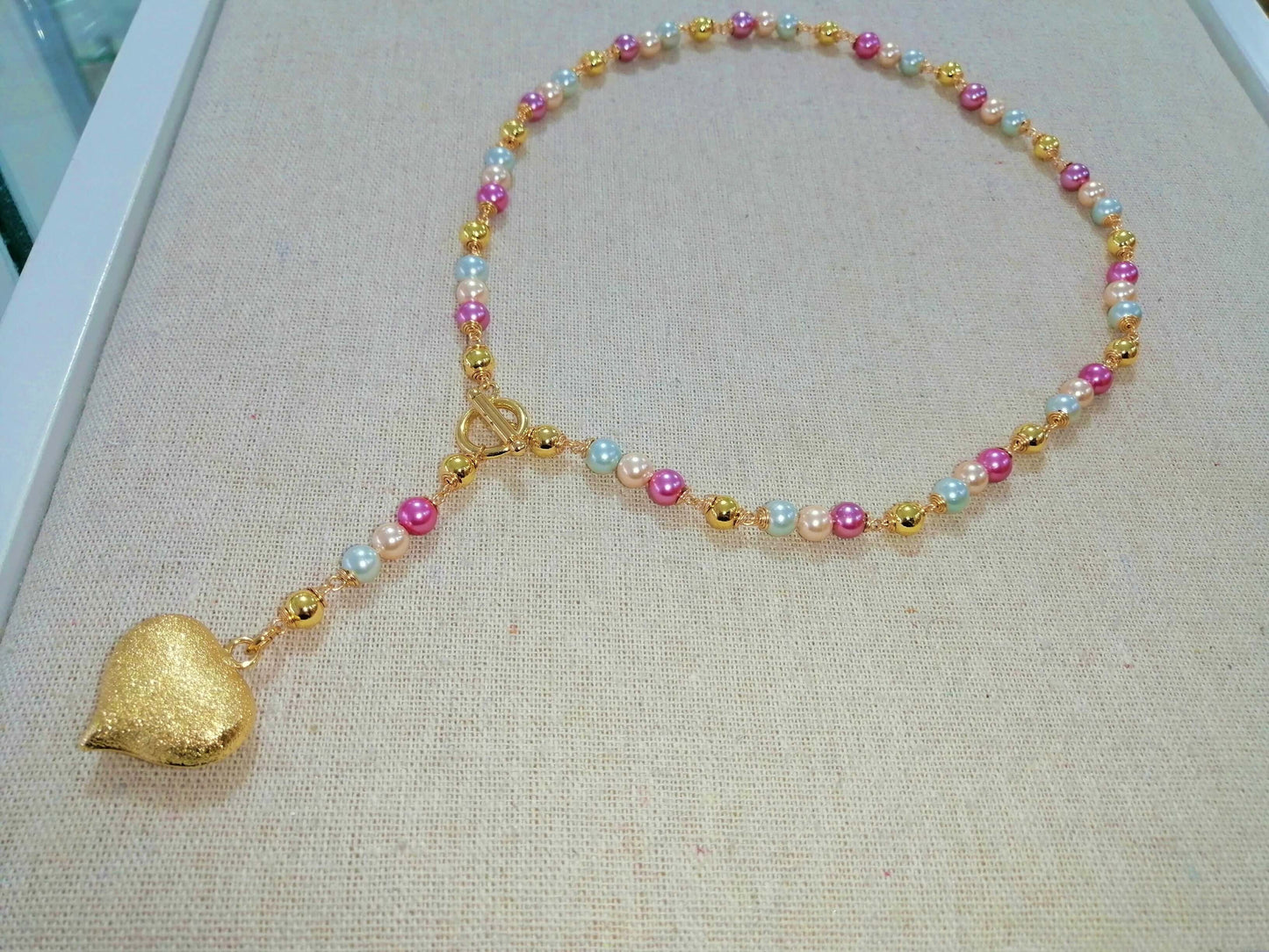 Collier ras du cou en rhodium avec coquillage et perles en forme de cœur, style unique