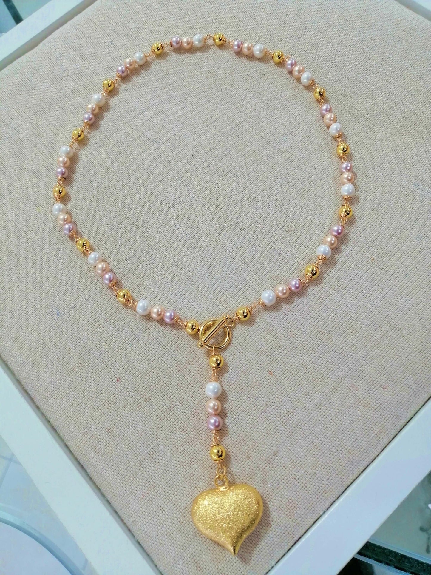 Collier ras du cou en rhodium avec coquillage et perles en forme de cœur, style unique