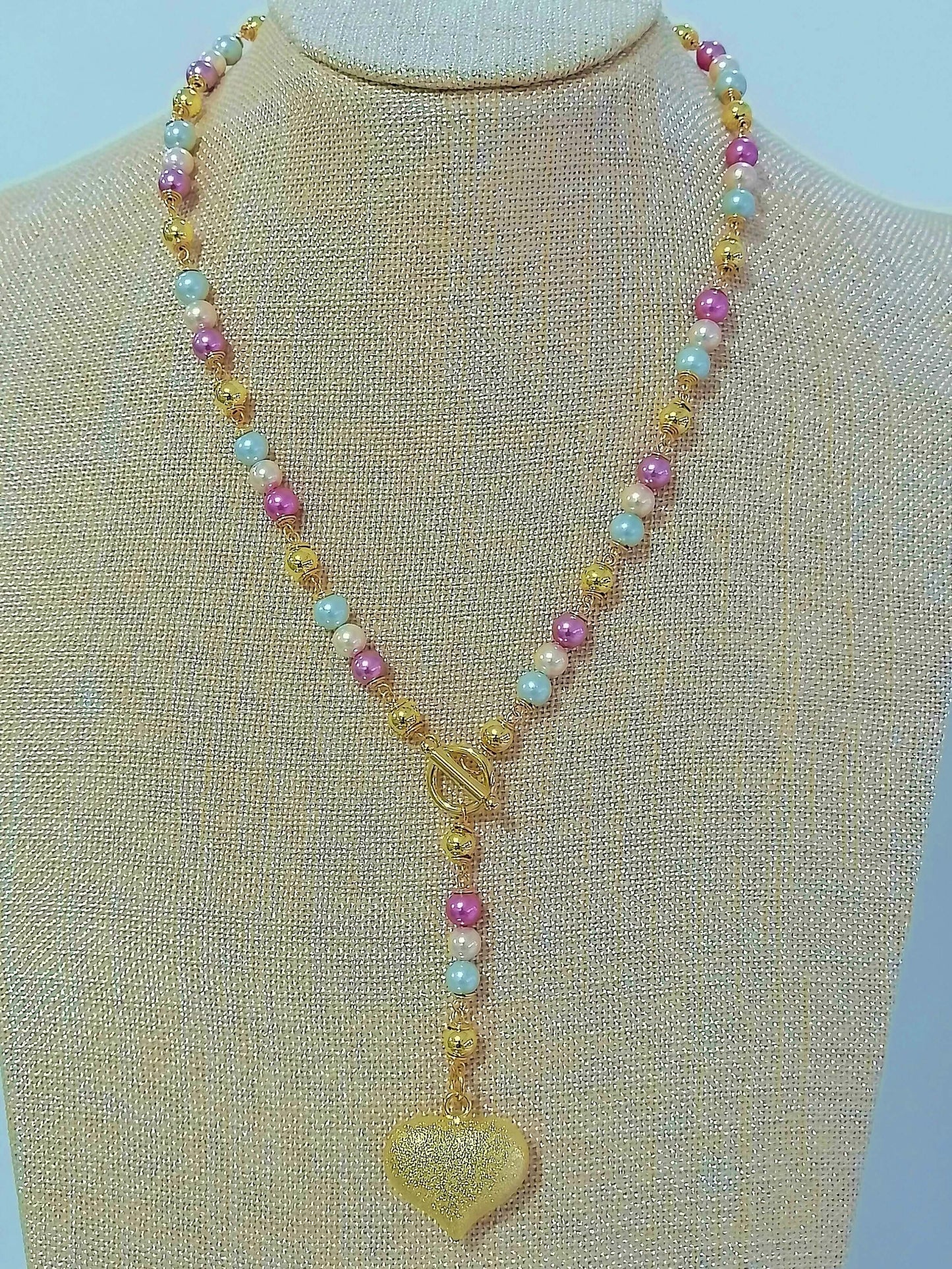 Collier ras du cou en rhodium avec coquillage et perles en forme de cœur, style unique