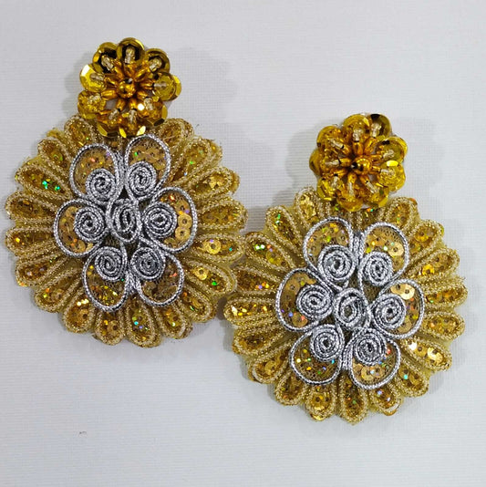 Aretes para damas dorados de fantasía carnavalera hechos a mano
