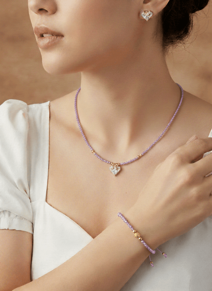 Lazos de Amistad - Gargantilla de Cristales showcased with matching earrings and bracelet.
