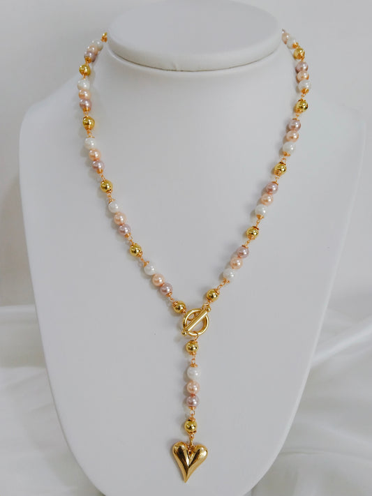 Collier de perles de coquillage avec fil rempli d'or fait main