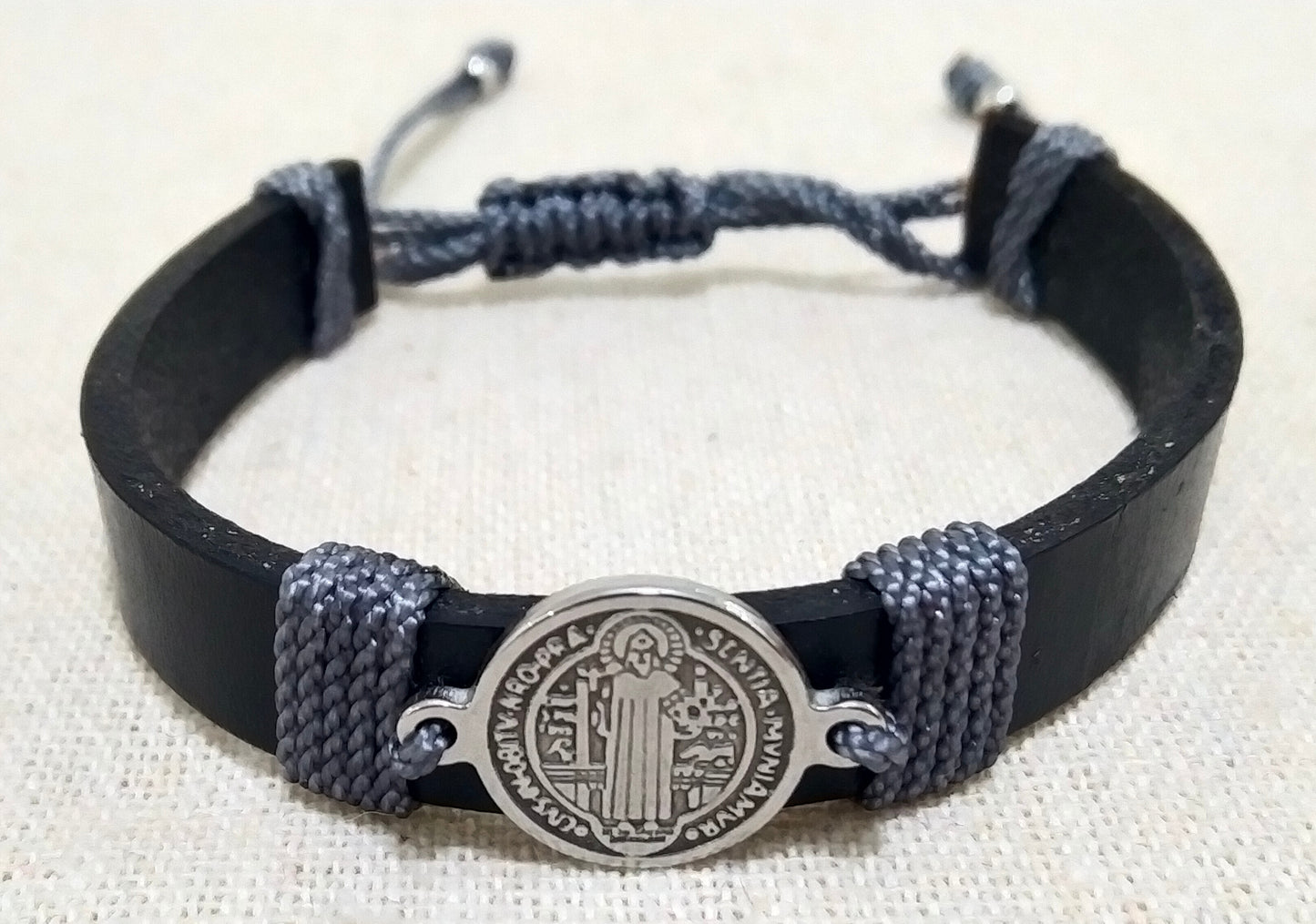 Adjustable leather and stainless steel bracelet with the seal of San Benito Abad