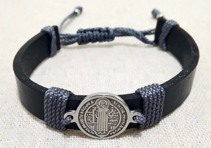 Pulsera para caballeros de cuero y medalla de San Benito Abad