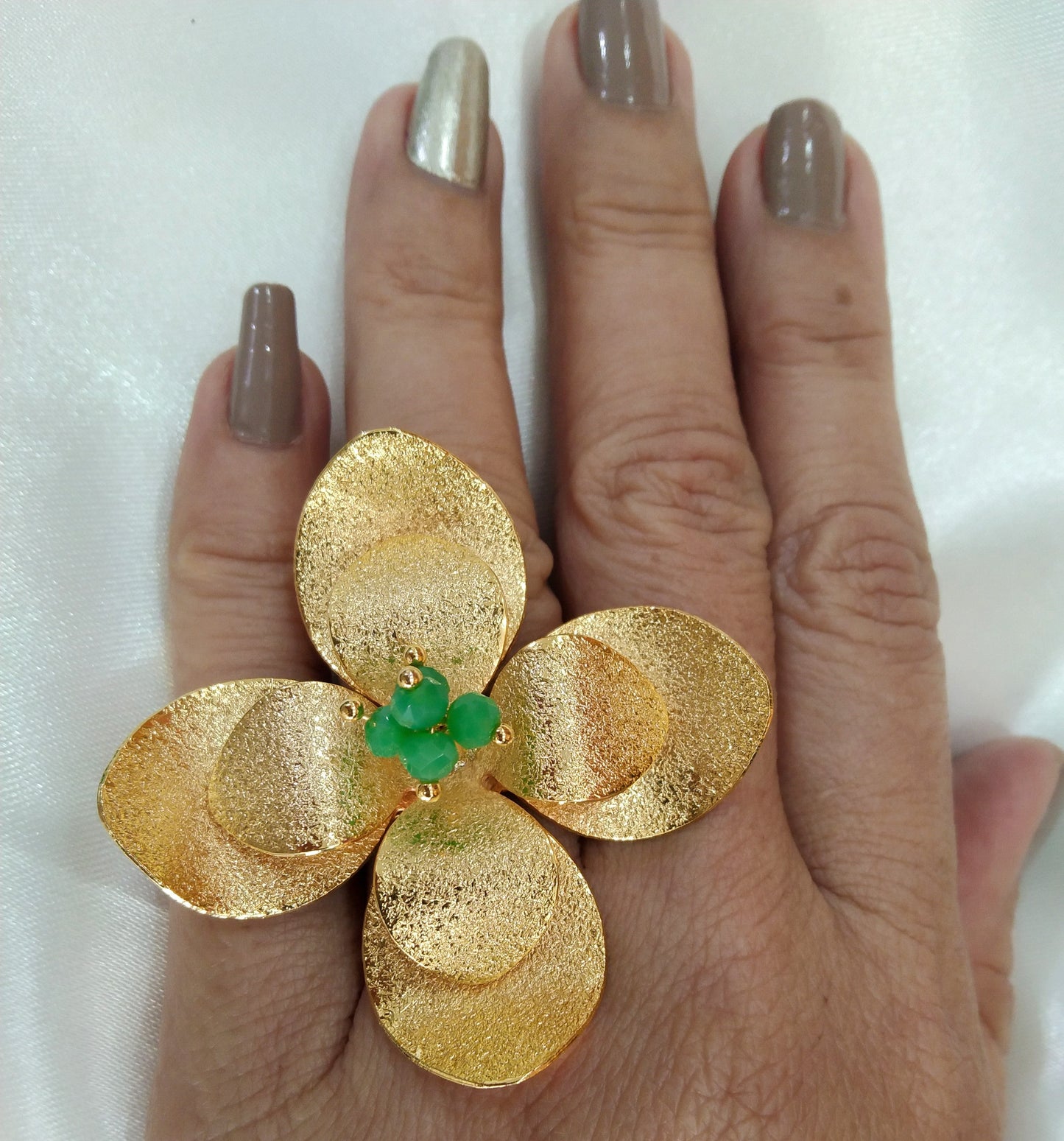 Ladies' four-petal flower ring in bronze with 24k gold finish - A unique and long-lasting jewel